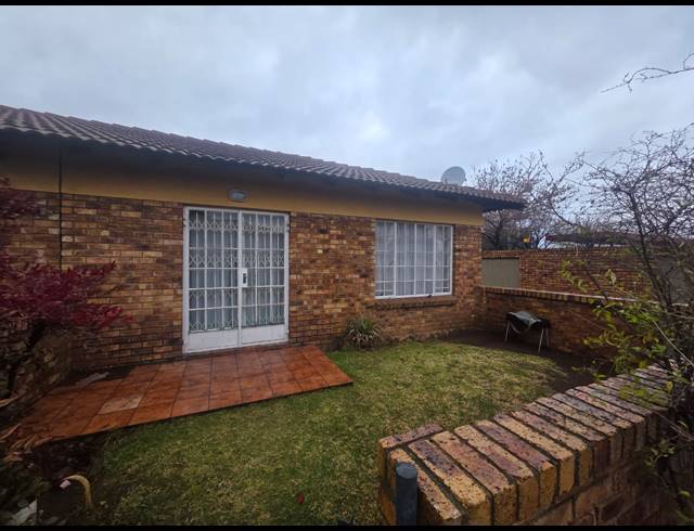 2 BEDROOM TOWNHOUSE TO LET IN VAALPARK